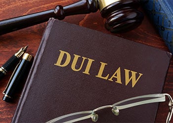 29213-dui-law-title-on-a-book-and-gavel-a4e0935f.jpg